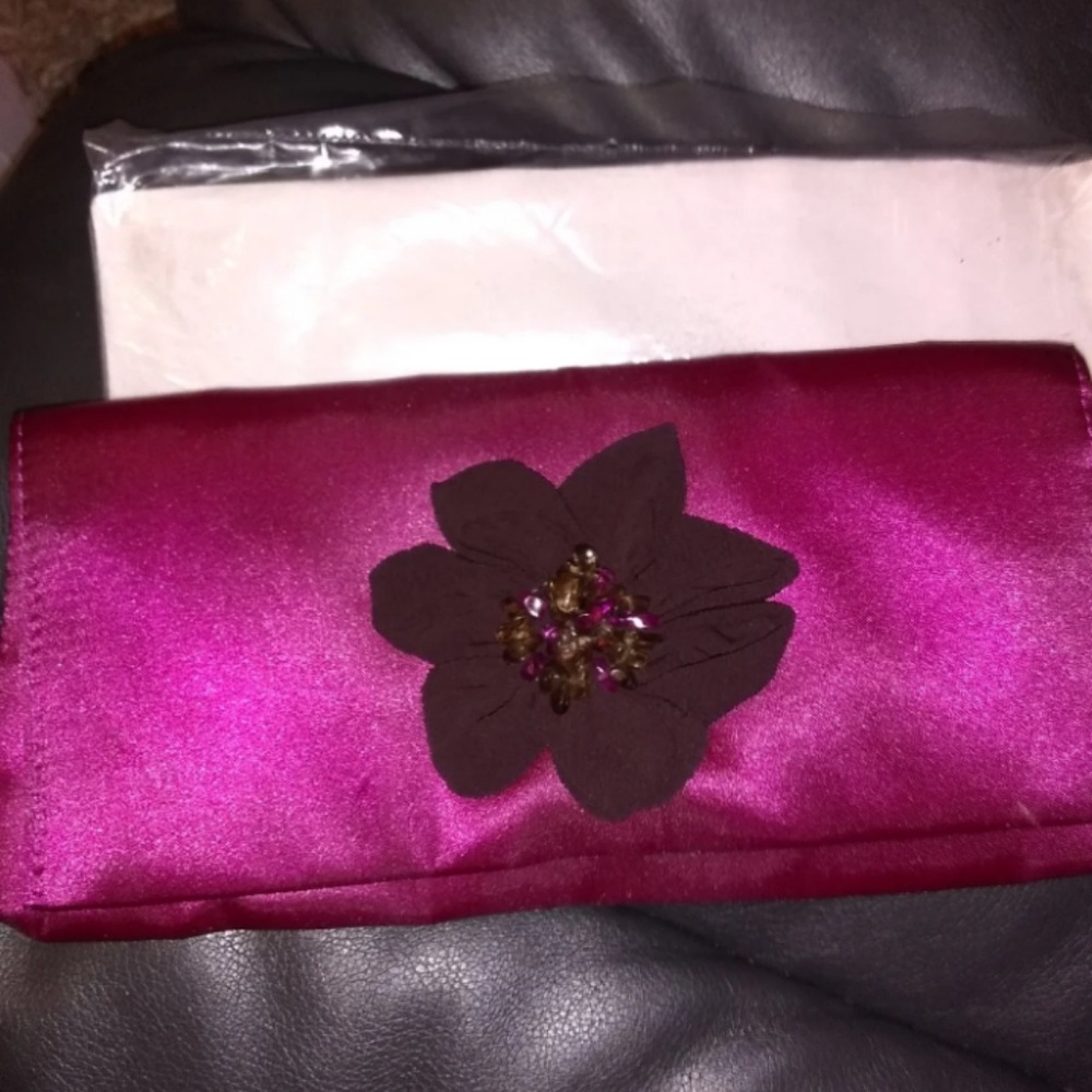 🍁New Maroon and Brown Floral Clutch